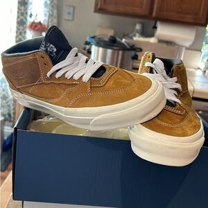 Brand new Half Cab Vans (US men’s 9)